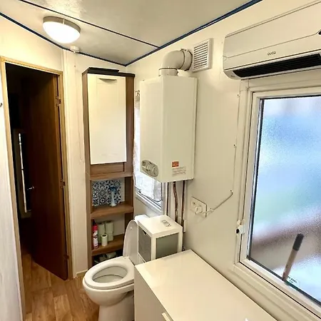 Mobil Spacieux Equipe Dans Avec Piscine